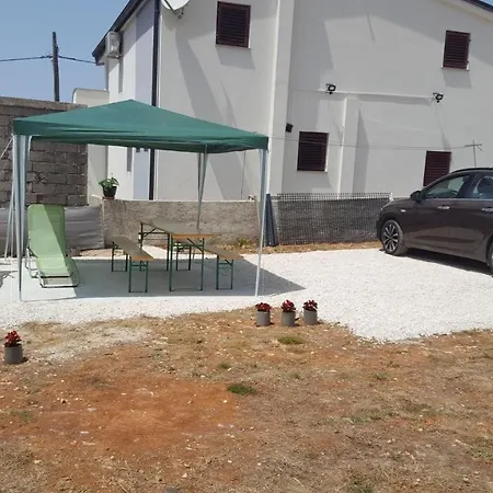 Apartment Nina I Bilja Vir