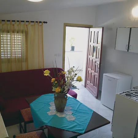 Apartment Nina I Bilja Vir