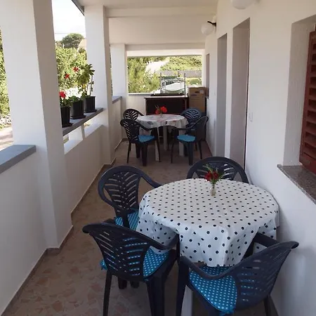 Nina I Bilja Apartmani 비르