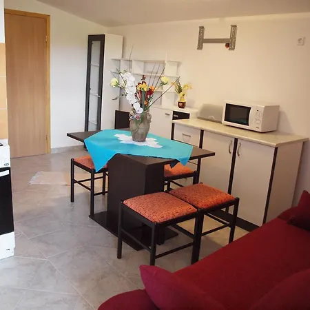 Nina I Bilja Apartmani 아파트