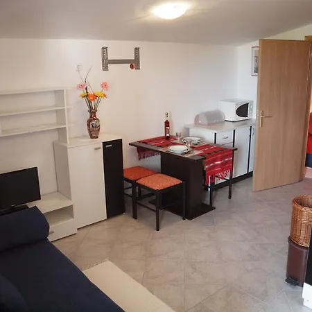 Apartment Nina I Bilja *